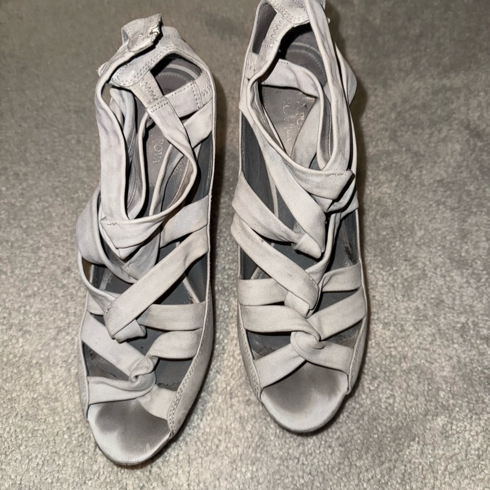 Cole Haan Women’s Light Gray Strappy Open-Toe Sandals